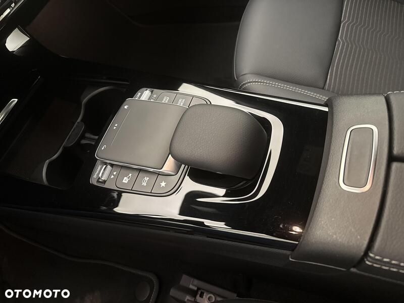 Mercedes-Benz CLA 200 7G-DCT - 18