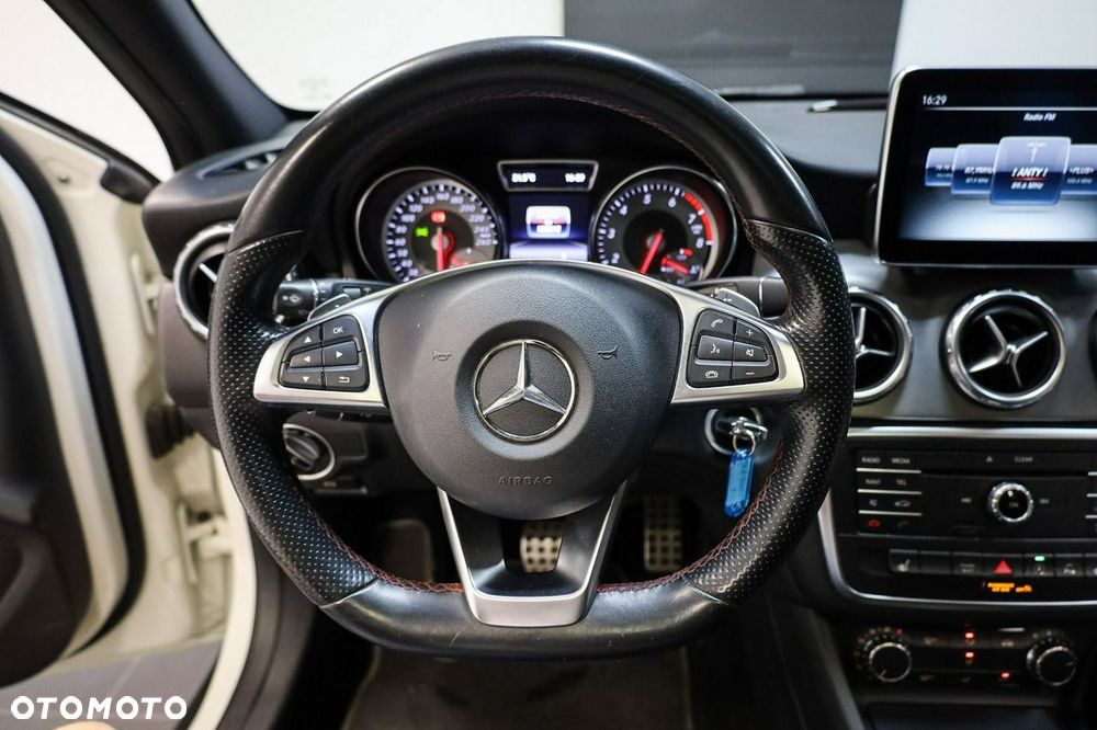 Mercedes-Benz GLA 200 7G-DCT AMG Line - 17
