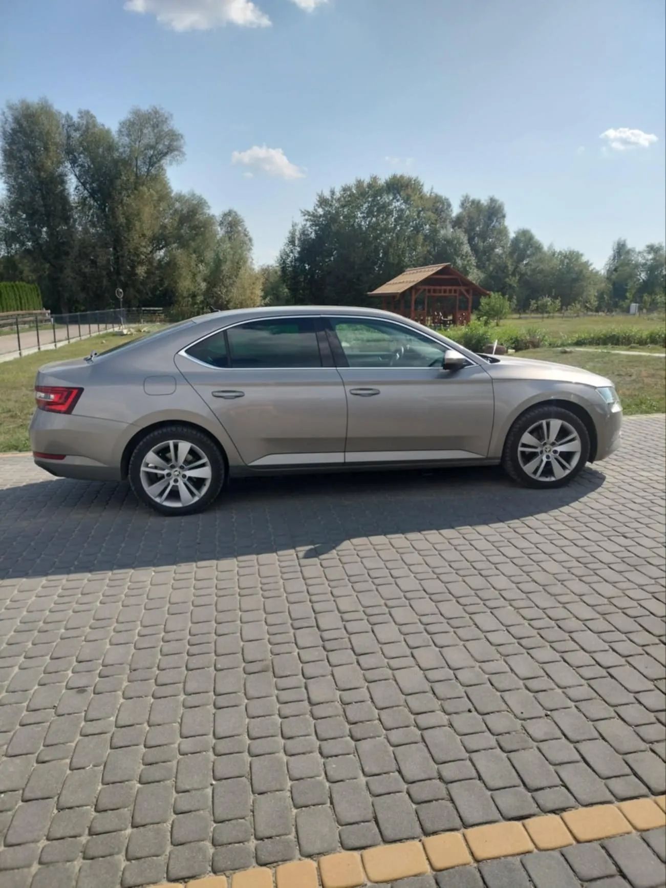 Skoda Superb 2.0 TDI Style - 1