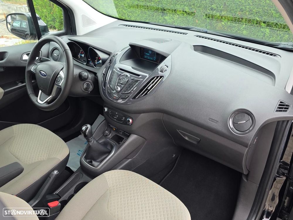 Ford Tourneo Courier 1.0 EcoBoost Titanium - 19