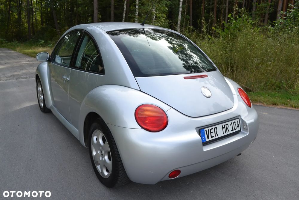 Volkswagen New Beetle - 11