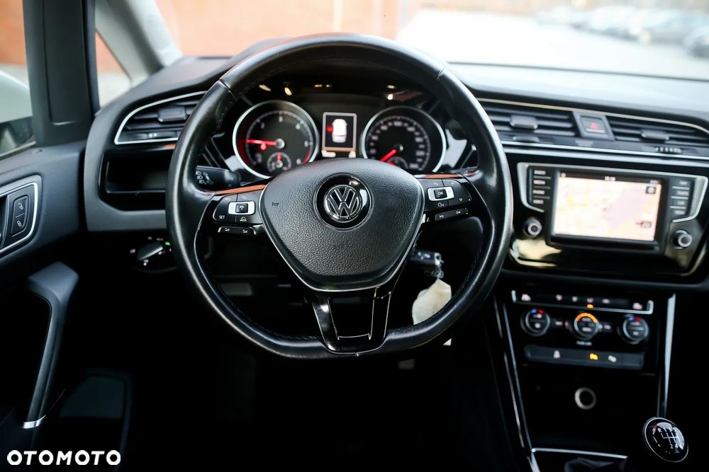 Volkswagen Touran 2.0 TDI SCR Highline - 23
