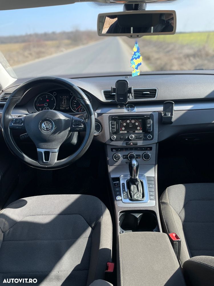 Volkswagen Passat 2.0 TDI Blue TDI DSG Comfortline - 8