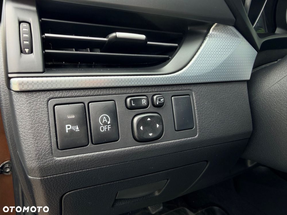Toyota Avensis 2.0 D-4D Premium - 22
