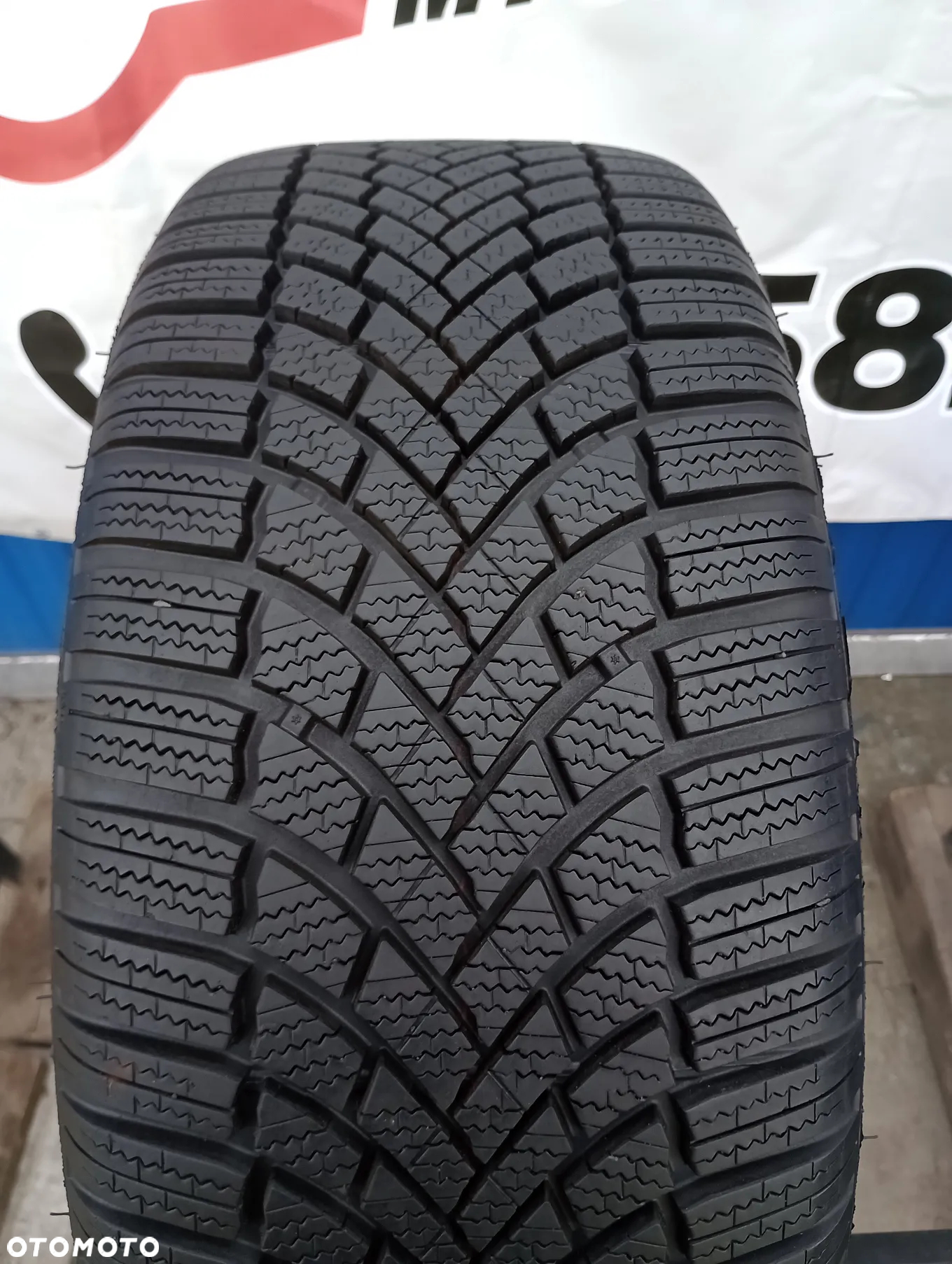 OPONA ZIMOWA 1x 235/45 R18 98V BRIDGESTONE BLIZZAK LM005 2123DOT - 2