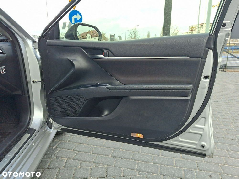 Toyota Camry 2.5 Hybrid Comfort CVT - 17