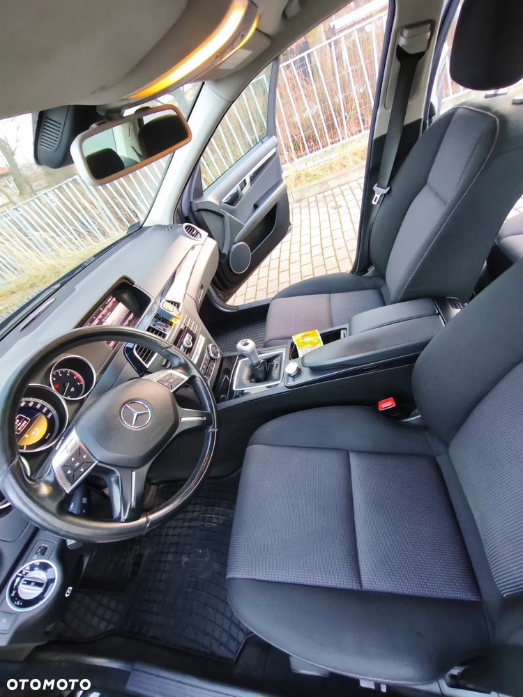 Mercedes-Benz Klasa C 180 CGI BlueEff Avantgarde - 15