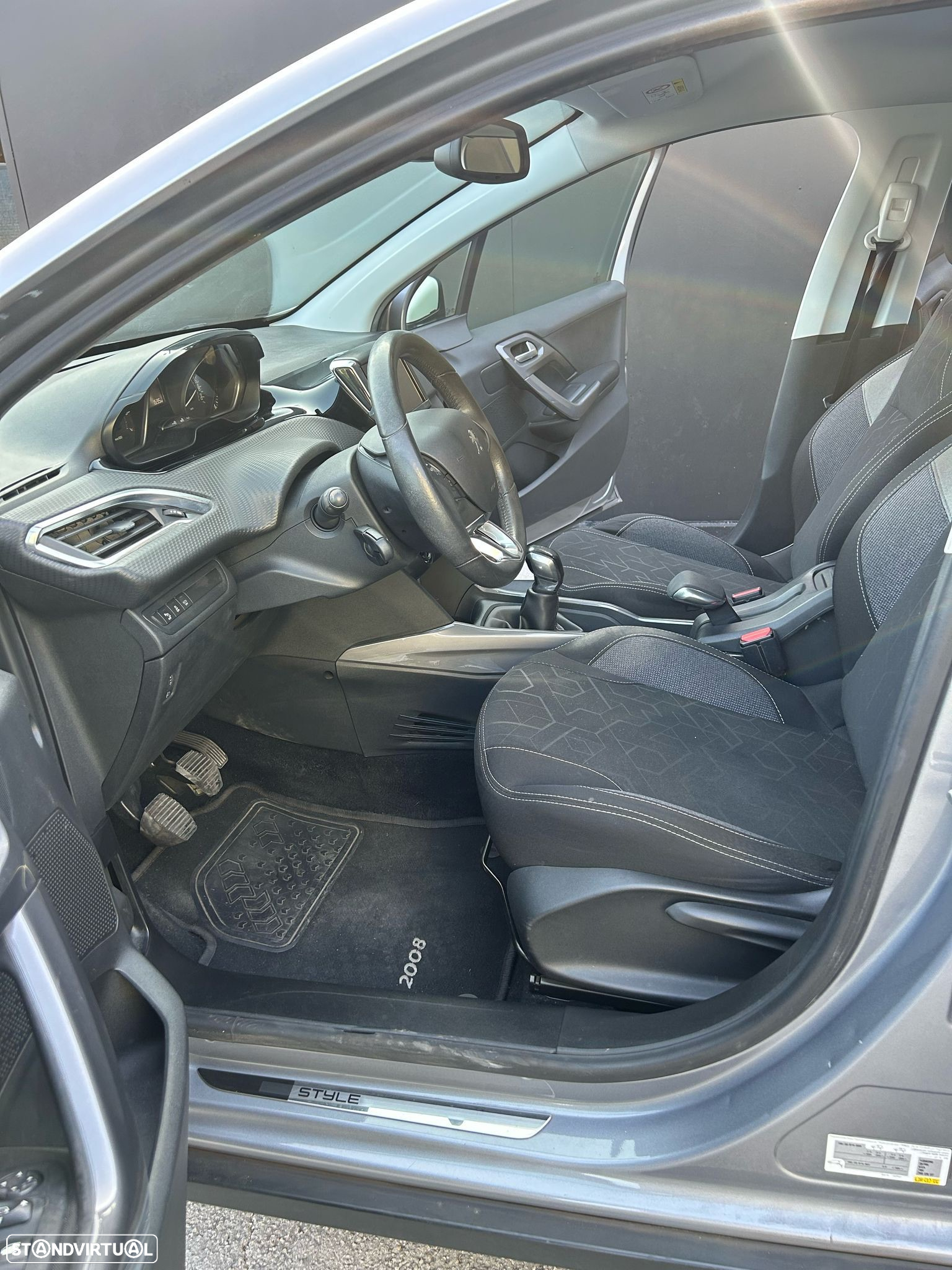 Peugeot 2008 1.2 PureTech Style - 9