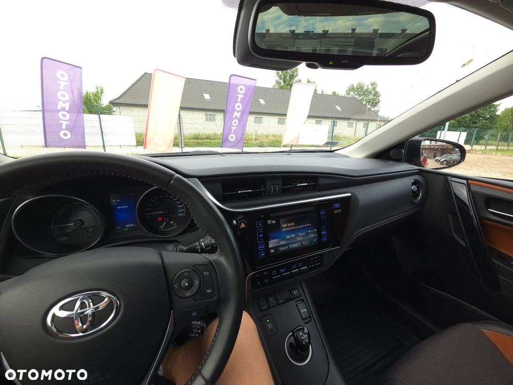 Toyota Auris Hybrid 135 Prestige - 34