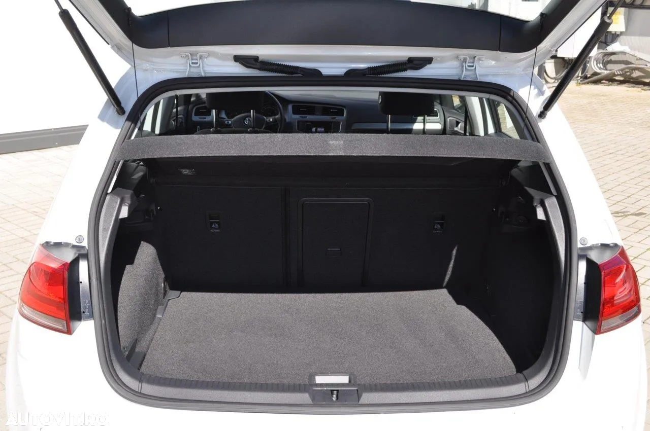 Volkswagen Golf 1.4 TSI BMT Comfortline - 36