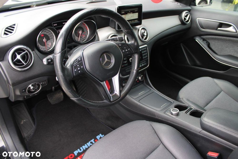 Mercedes-Benz GLA - 13
