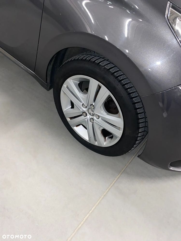 Peugeot 208 1.2 PureTech Style - 10