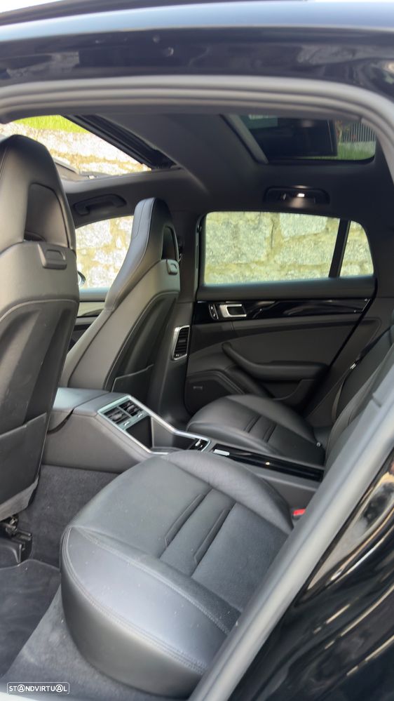 Porsche Panamera 4 E-Hybrid - 11