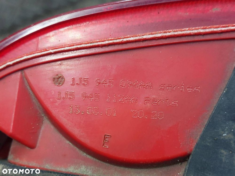 LAMPA LEWY TYŁ + PRAWY TYŁ VOLKSWAGEN BORA I SEDAN 1J5945111AC 1J5945096AA - 6