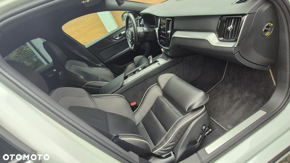 Volvo S60 B4 B R-Design - 29