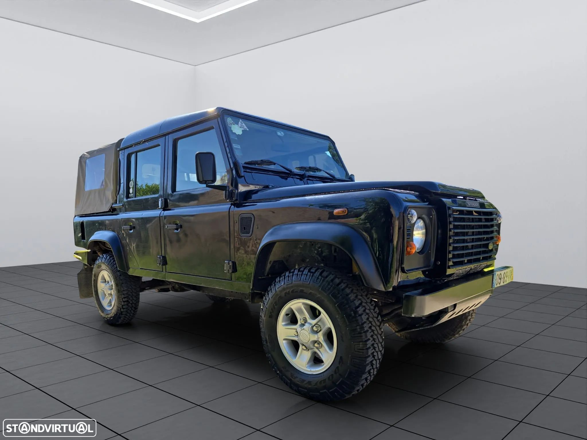 Land Rover Defender - 1