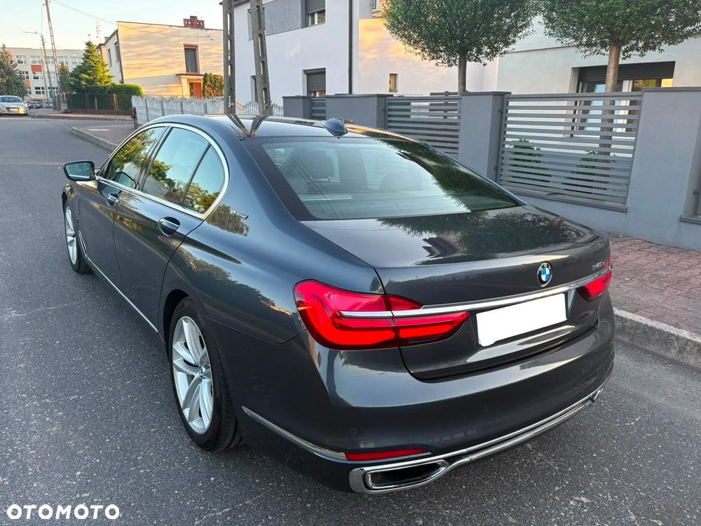 BMW Seria 7 740e iPerformance - 35