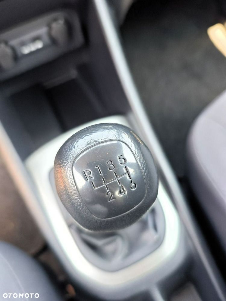Kia Rio - 12