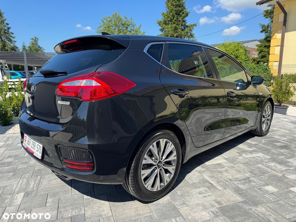Kia Ceed 1.6 GDI Dream-Team Edition - 14