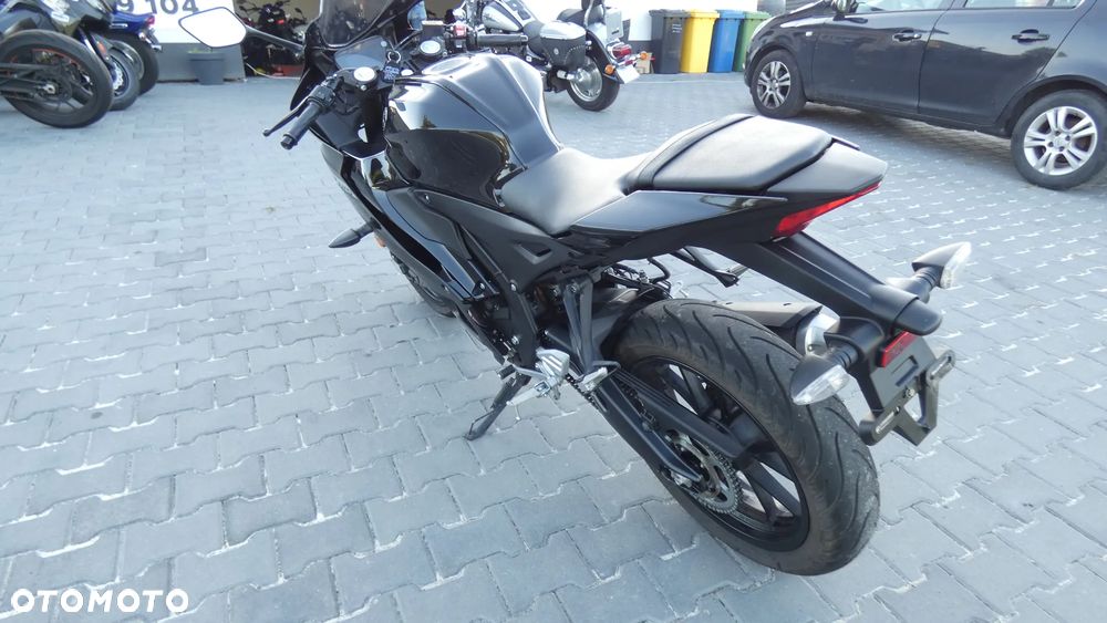 Yamaha YZF - 8