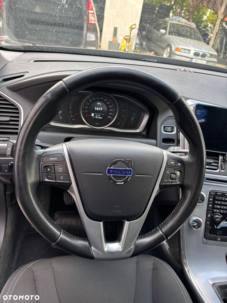 Volvo XC 60 D4 Momentum Pro - 28