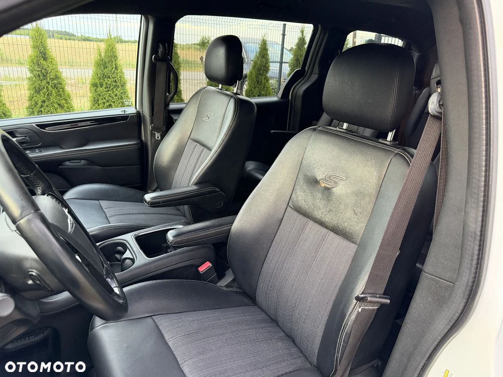 Chrysler Town & Country 3.6 Limited - 21