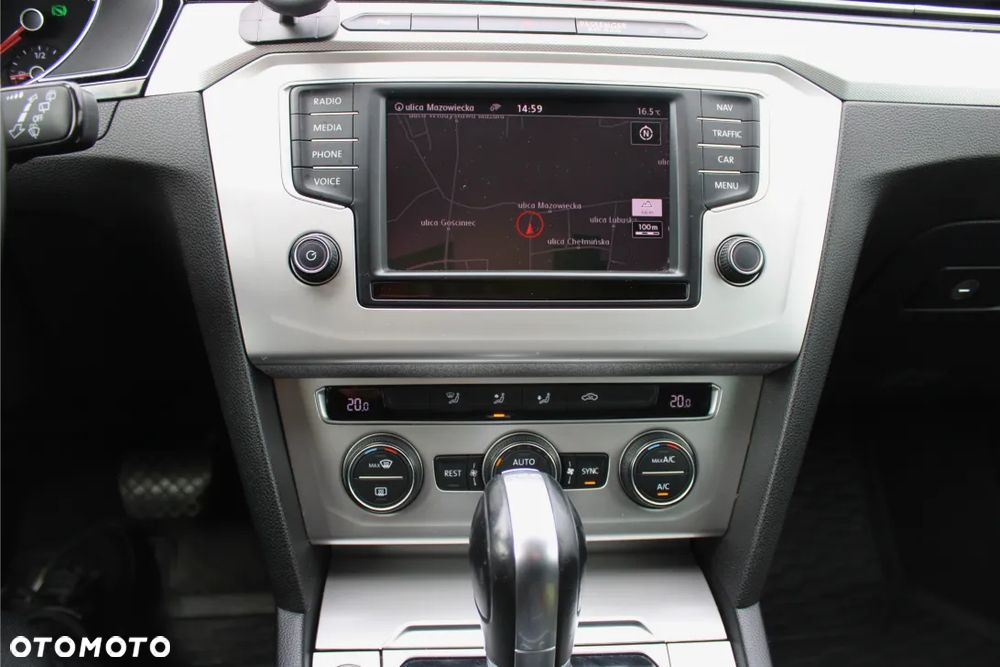 Volkswagen Passat 2.0 TDI SCR DSG Business - 24