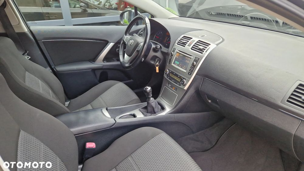 Toyota Avensis Combi 1.8 Executive - 13