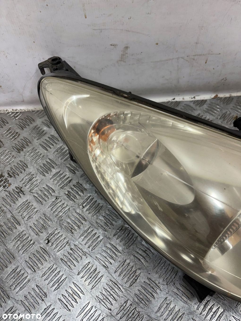 REFLEKTOR LAMPA PRAWA PEUGEOT 207 - 2
