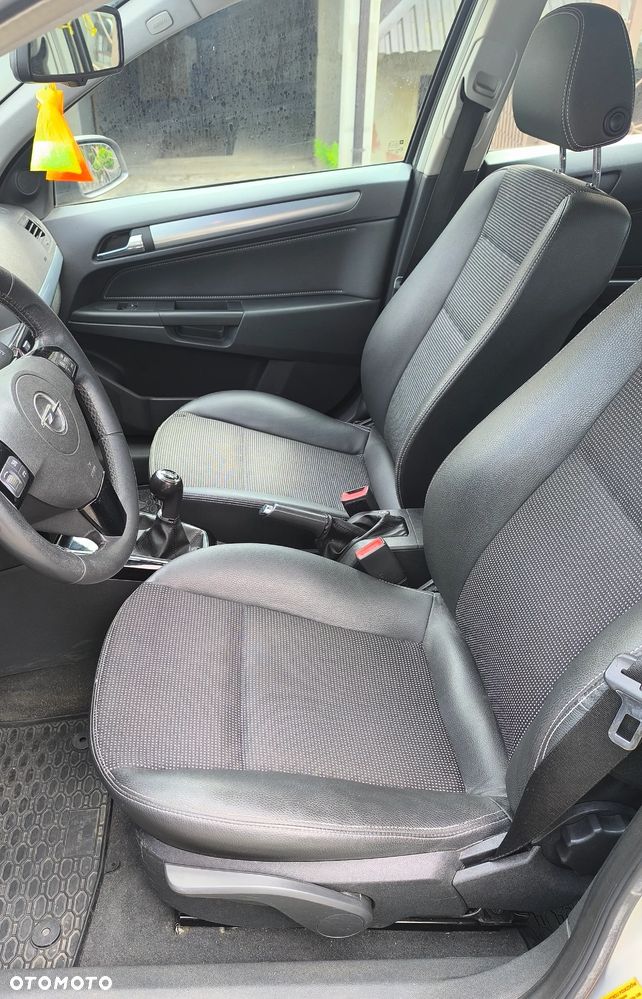 Opel Astra 1.7 CDTI DPF Cosmo - 9