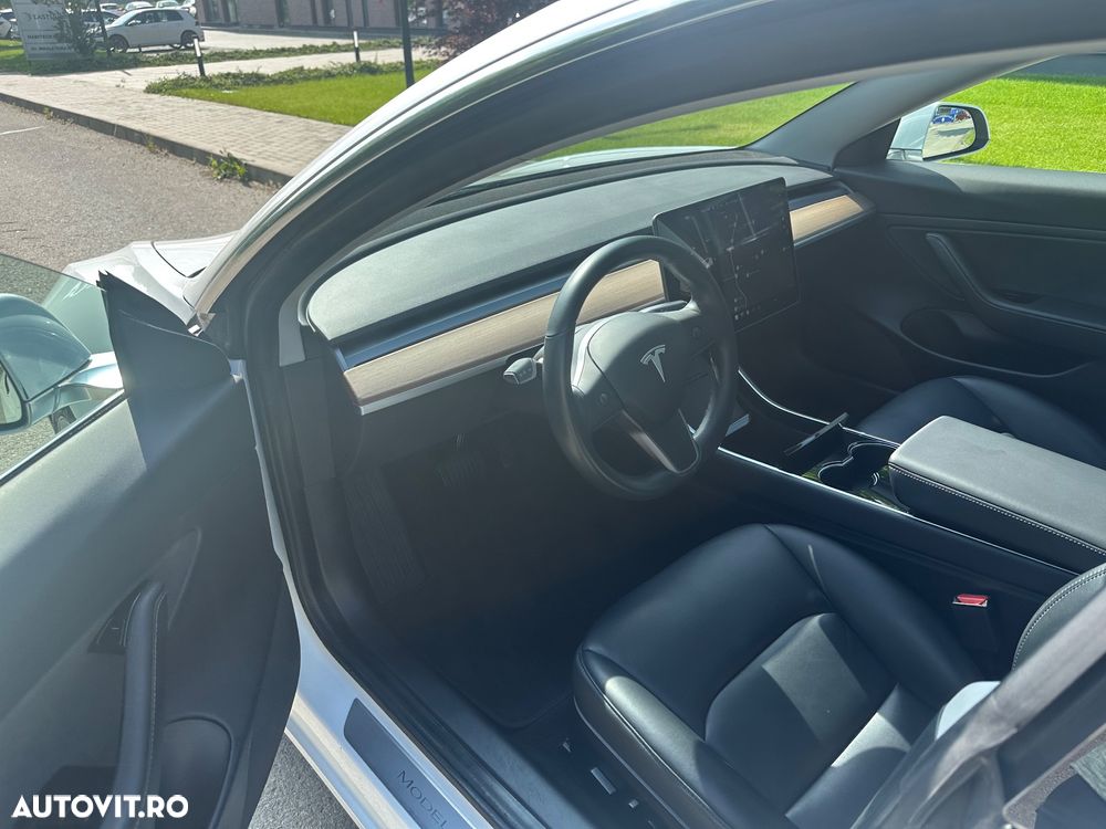Tesla Model 3 - 6