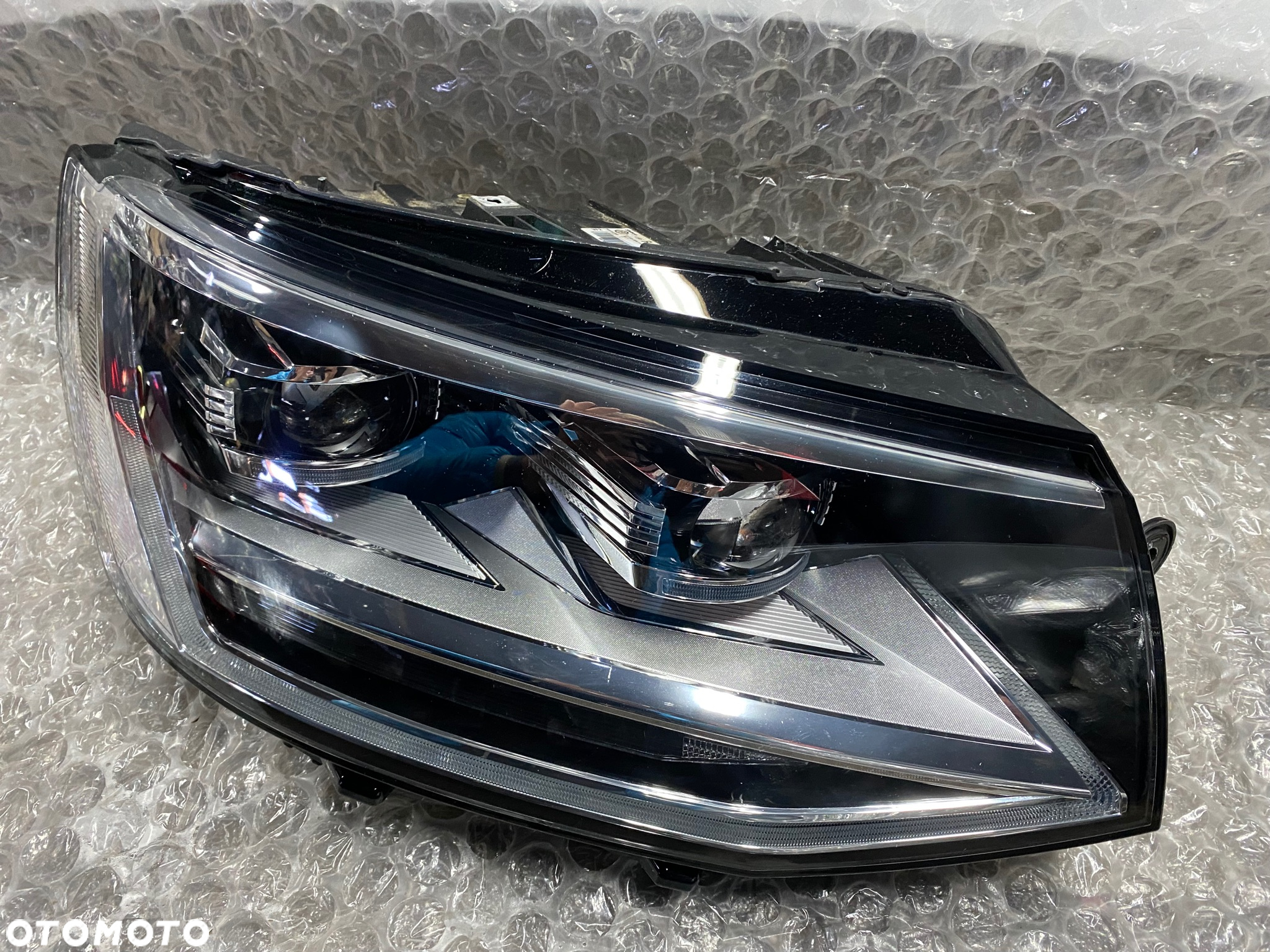 LAMPA PRAWA FULL LED VW T6 MULTIVAN 7E1941036A ORYGINAŁ - 2