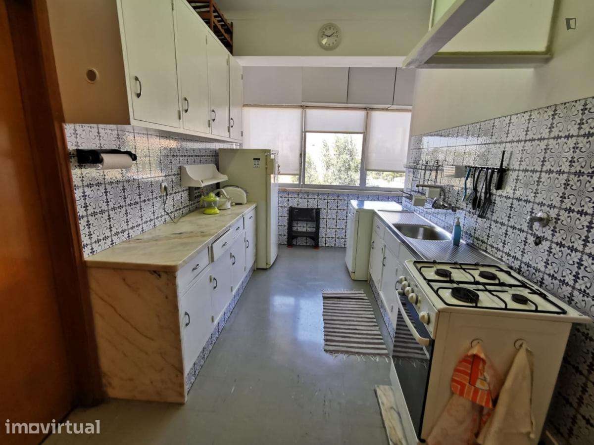 Quarto - localizado em Benfica Lisbon - Grande imagem: 2/20