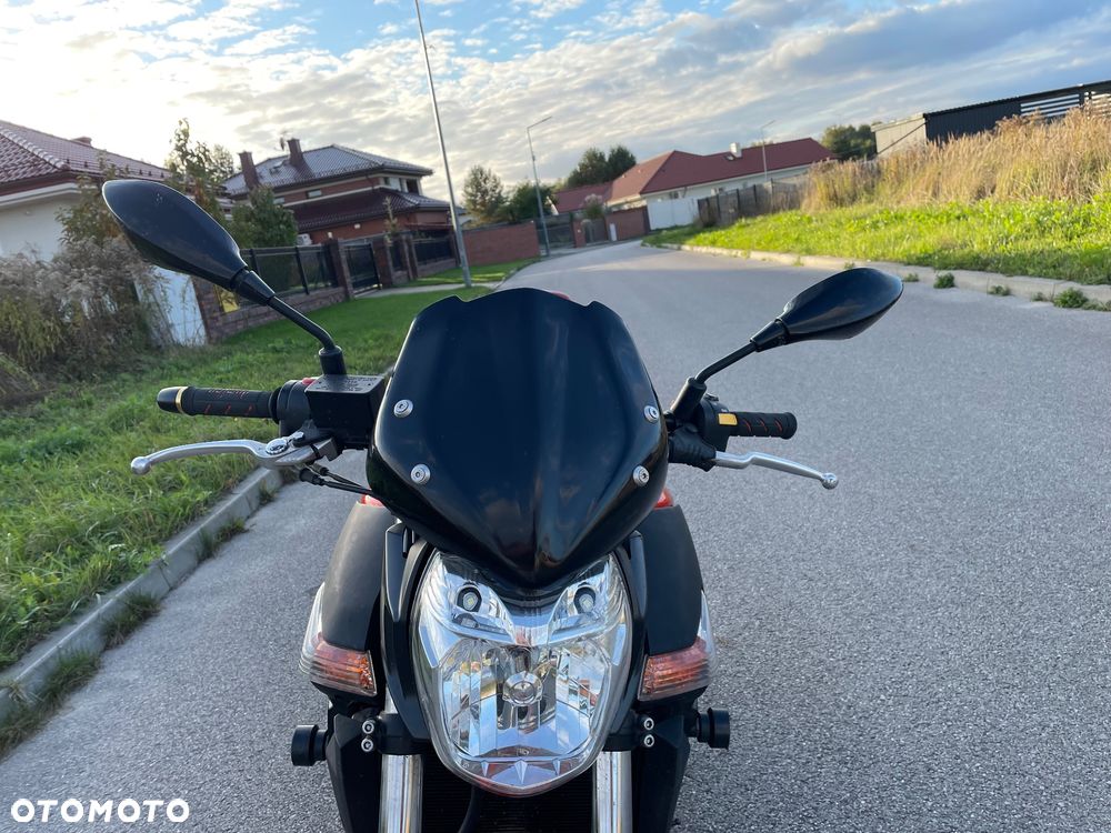 Suzuki GSR - 7
