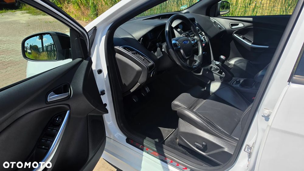 Ford Focus SW 2.0 EcoBoost ST Leather Sport Pack - 11