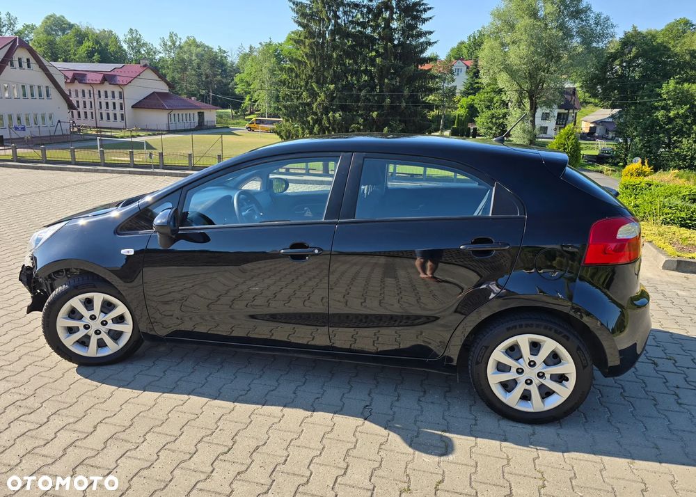 Kia Rio 1.4 L - 8