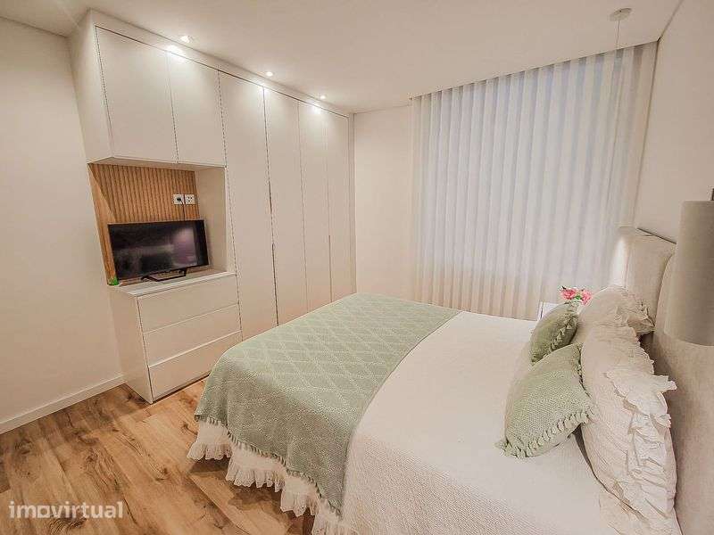 Apartamento/ Loja T2 vista mar, a 30 metros da marginal - Grande imagem: 2/11