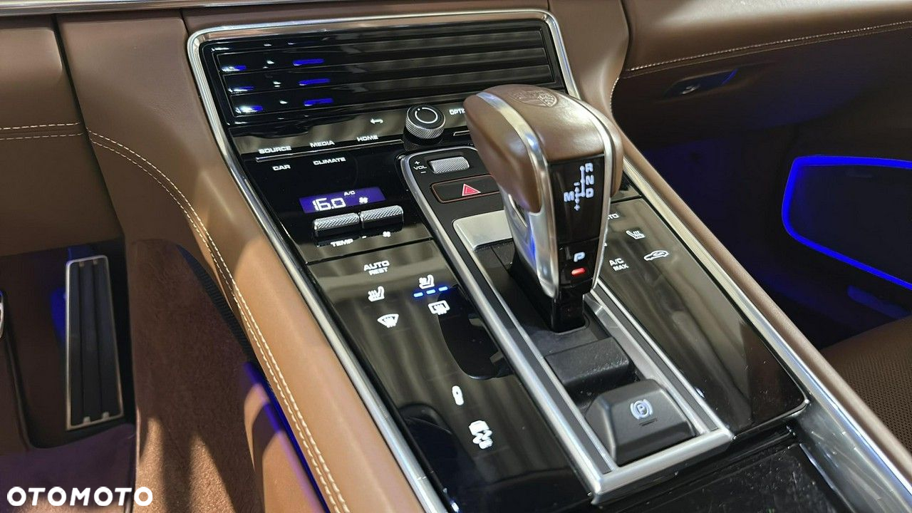 Porsche Panamera - 24