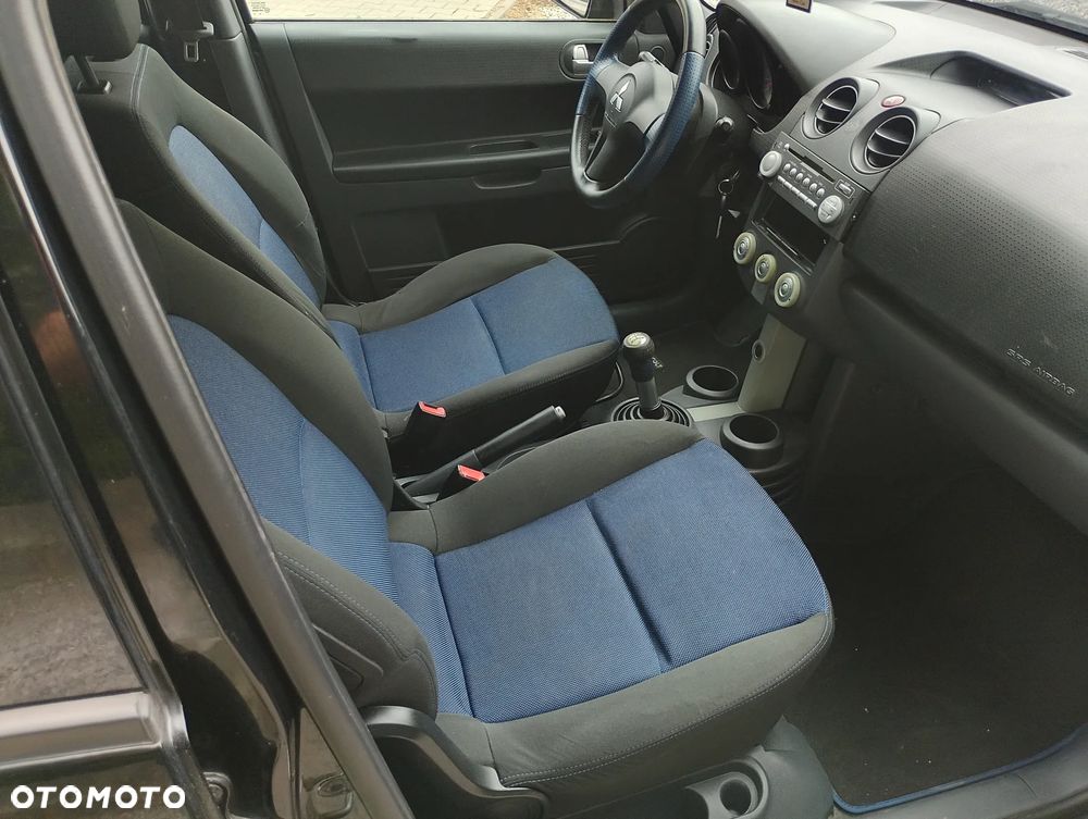 Mitsubishi Colt - 12