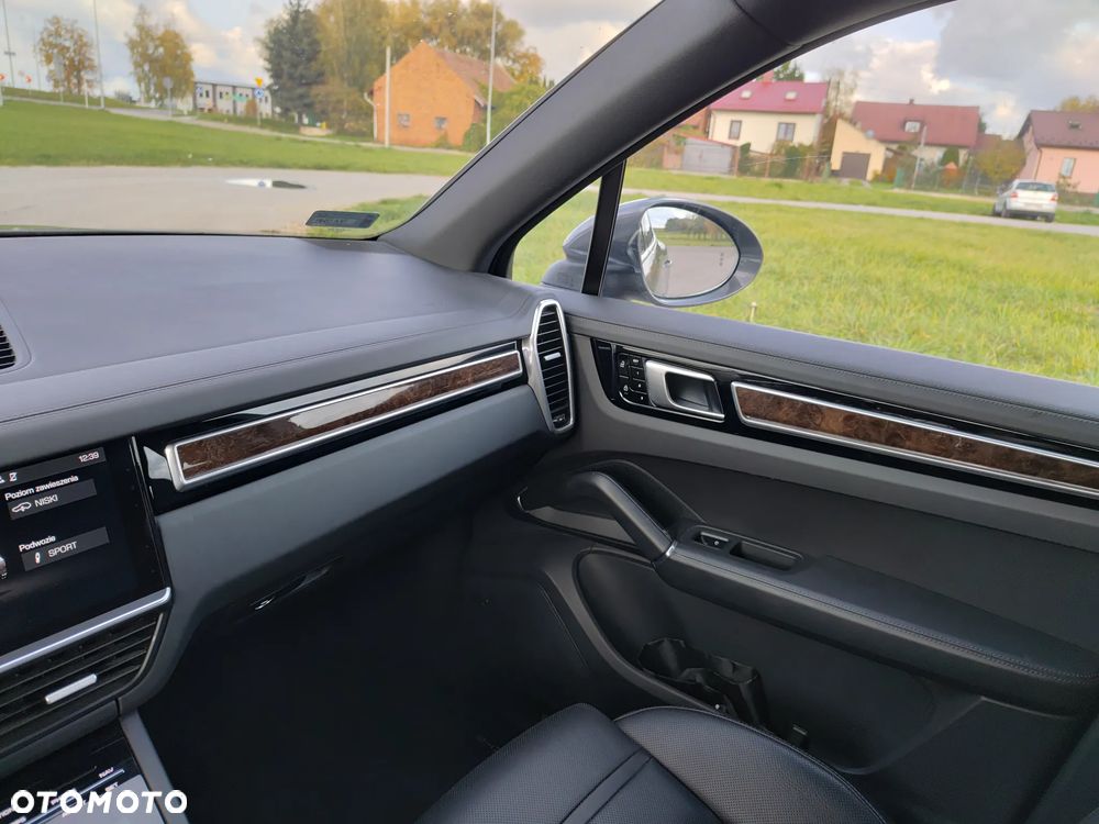 Porsche Cayenne - 10