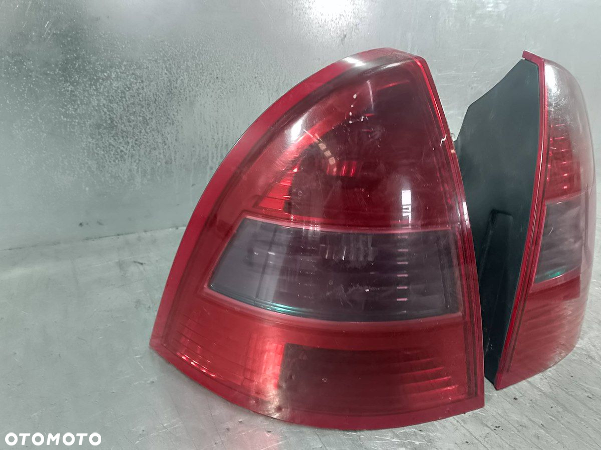 LAMPY TYŁ KOMPLET CITROEN C5 FL 89034070  89032697 - 2