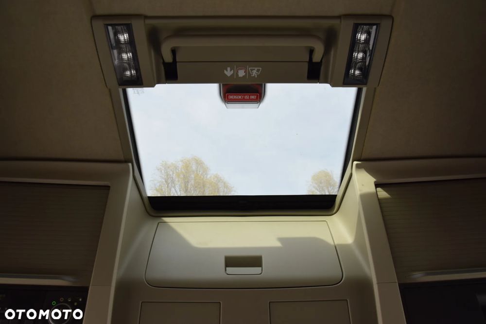 Volvo FH500 / EURO 6 / KLIMATYZACJA POSTOJOWA / ACC / LEDY / 2 ZBIORNIKI / FULL SPILERY / SERWISOWANY / SPROWADZONY - 35