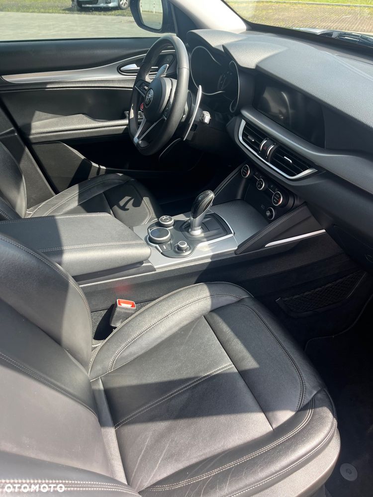 Alfa Romeo Stelvio 2.0 Turbo 16V AT8-Q4 Ti - 15
