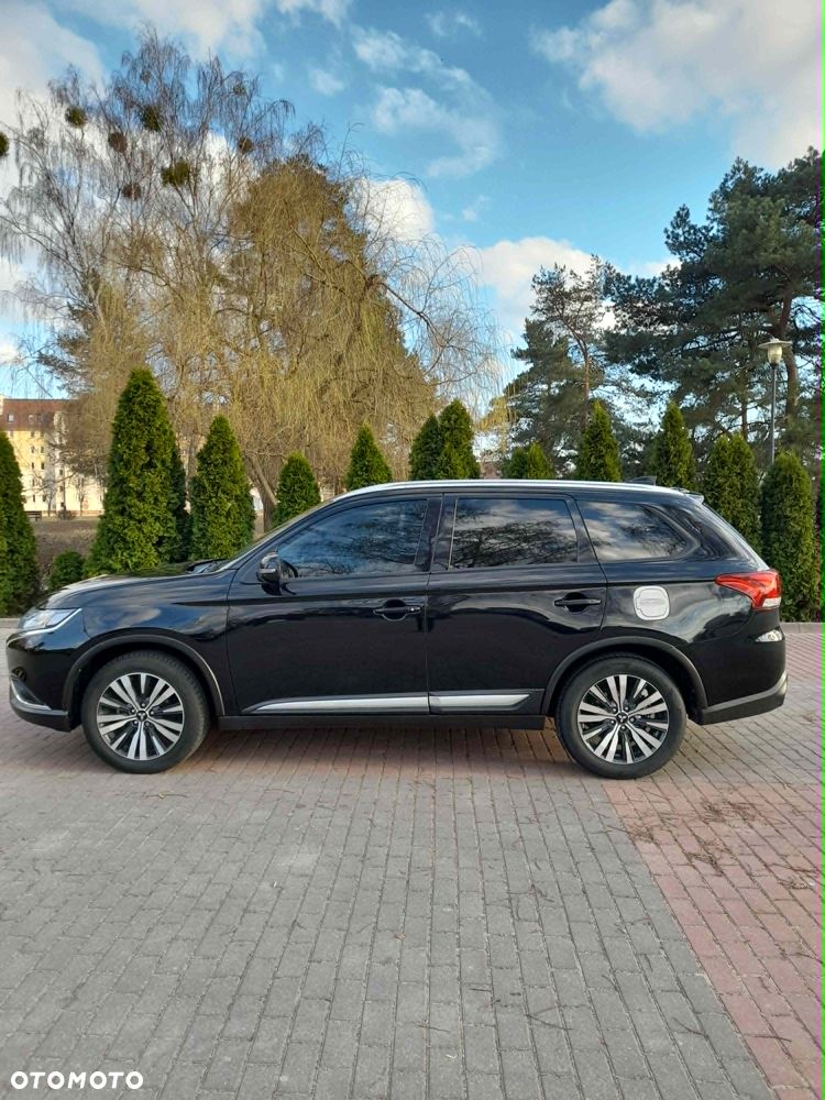 Mitsubishi Outlander - 3