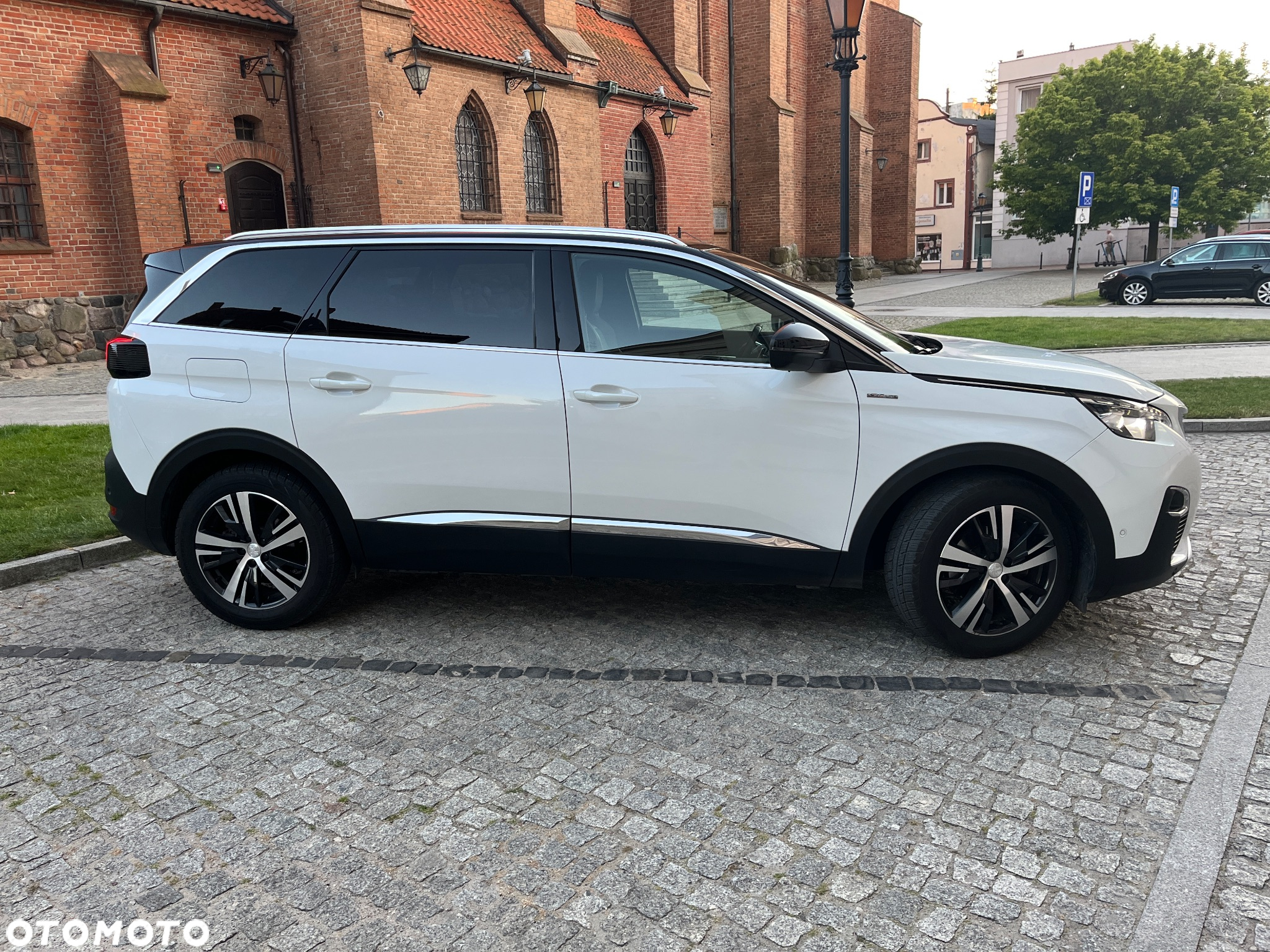Peugeot 5008 PureTech 180 EAT8 Stop & Start GT - 4