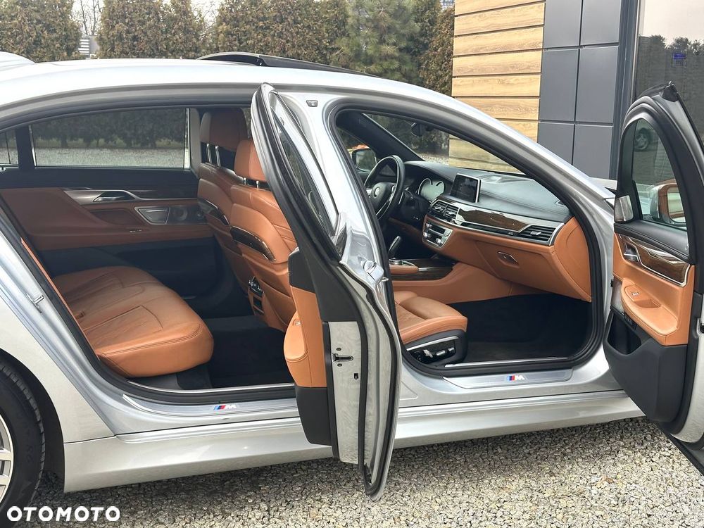 BMW Seria 7 750Li xDrive - 9