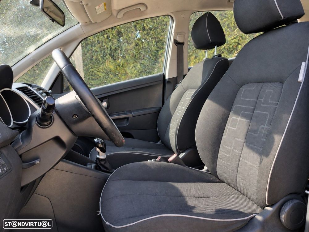 Kia Venga - 7