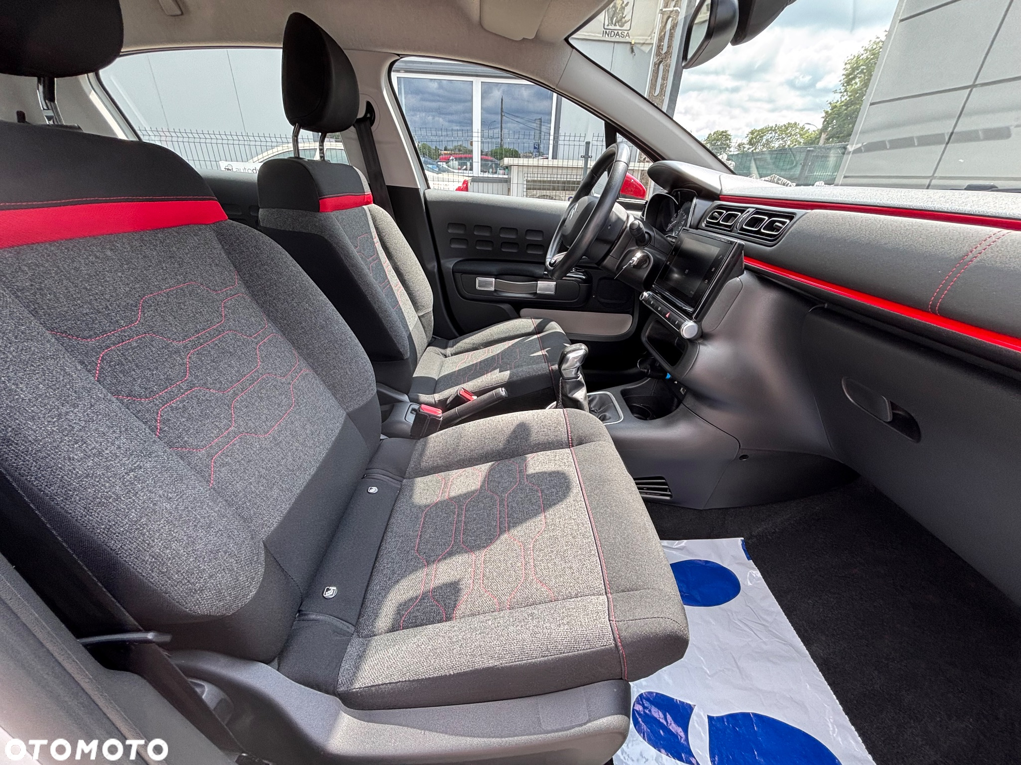 Citroën C3 1.2 PureTech Shine - 23
