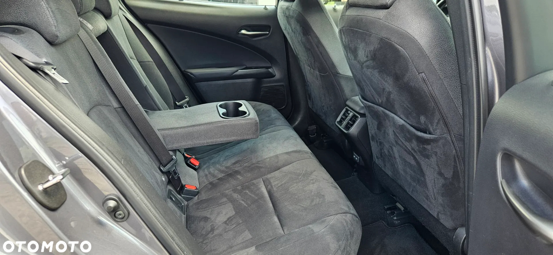 Lexus UX 250h - 26