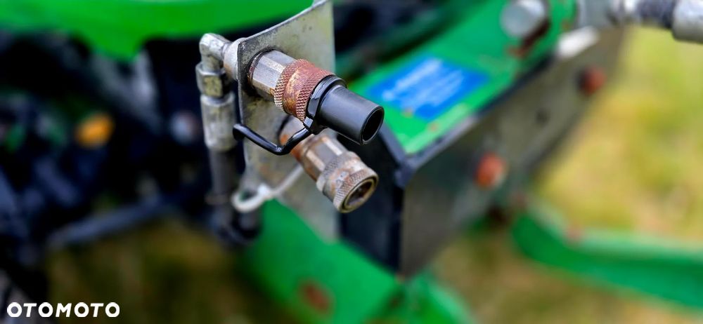 John Deere 2320 HST - 9